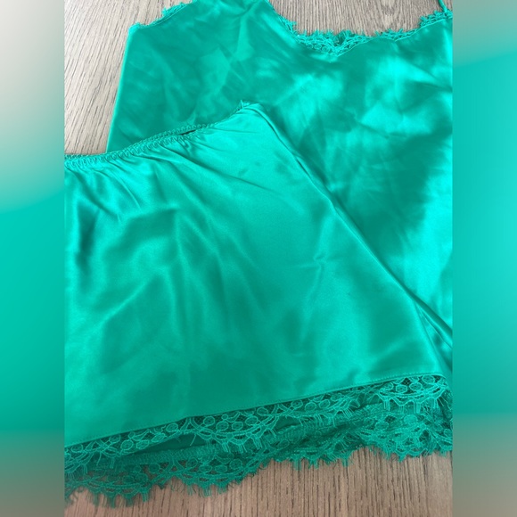 VICTORIA SECRET Green Pajama Set - Picture 3 of 9